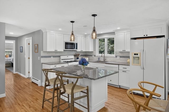 25 Marthas Ln, Harwich, MA 02645