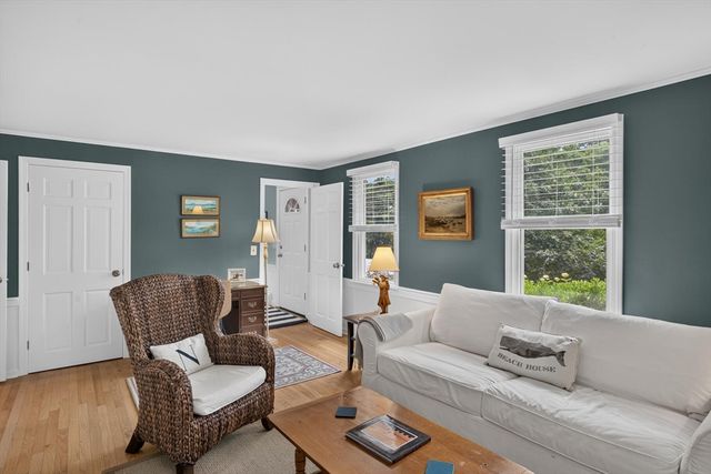 25 Marthas Ln, Harwich, MA 02645