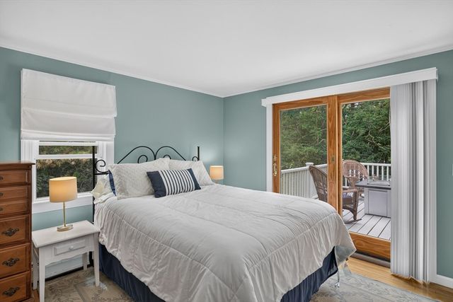 25 Marthas Ln, Harwich, MA 02645