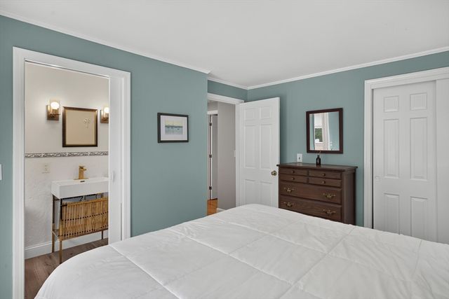 25 Marthas Ln, Harwich, MA 02645