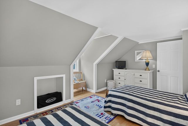 25 Marthas Ln, Harwich, MA 02645