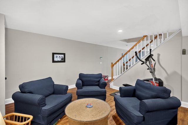 25 Marthas Ln, Harwich, MA 02645