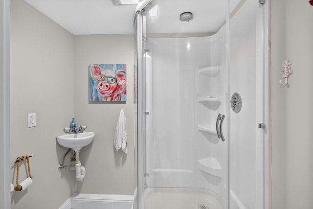25 Marthas Ln, Harwich, MA 02645