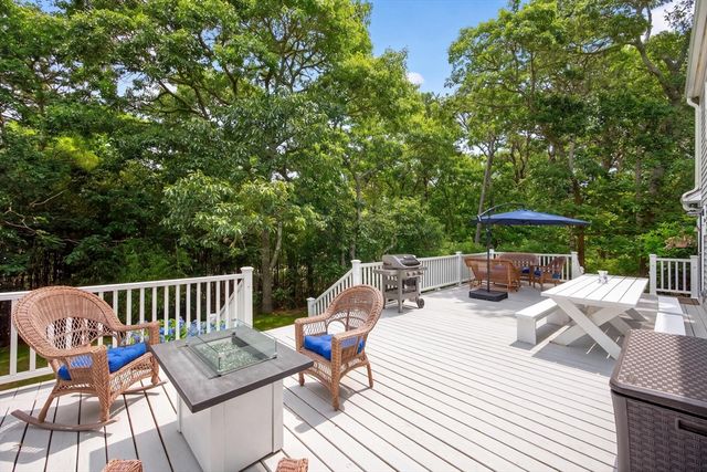 25 Marthas Ln, Harwich, MA 02645