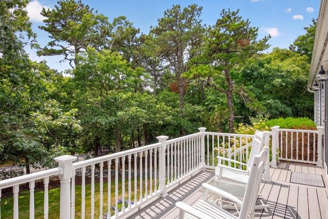 25 Marthas Ln, Harwich, MA 02645