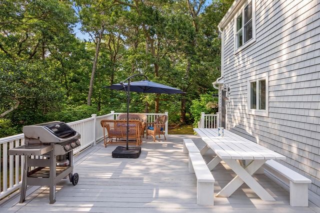 25 Marthas Ln, Harwich, MA 02645