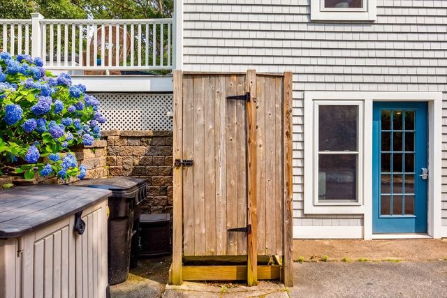 25 Marthas Ln, Harwich, MA 02645