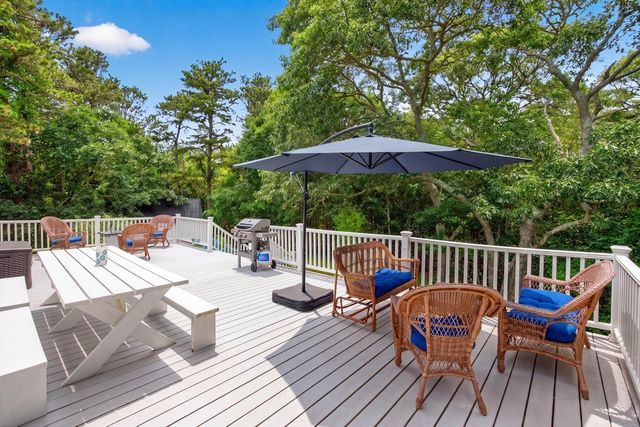 25 Marthas Ln, Harwich, MA 02645