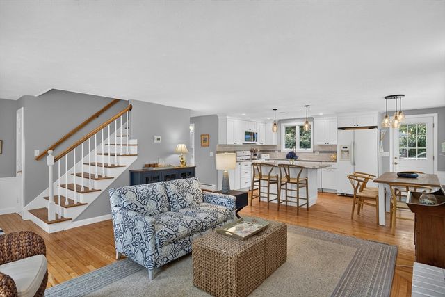 25 Marthas Ln, Harwich, MA 02645