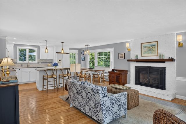 25 Marthas Ln, Harwich, MA 02645