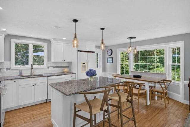 25 Marthas Ln, Harwich, MA 02645