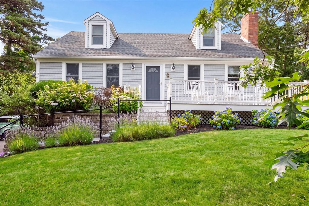 25 Marthas Ln, Harwich, MA 02645