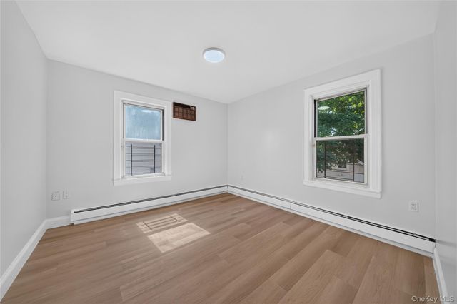 37 Jayson Avenue, Great Neck, NY 11021