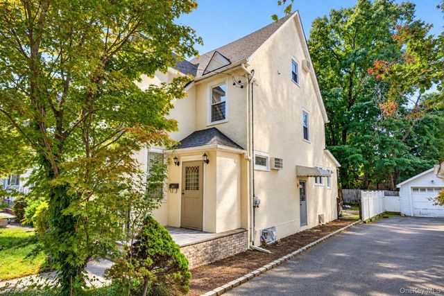 37 Jayson Avenue, Great Neck, NY 11021