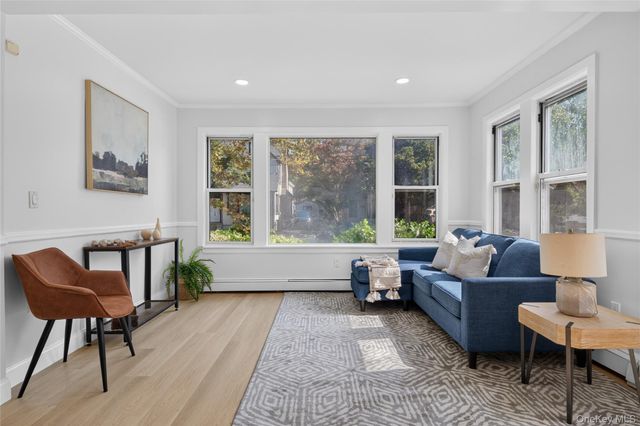 37 Jayson Avenue, Great Neck, NY 11021