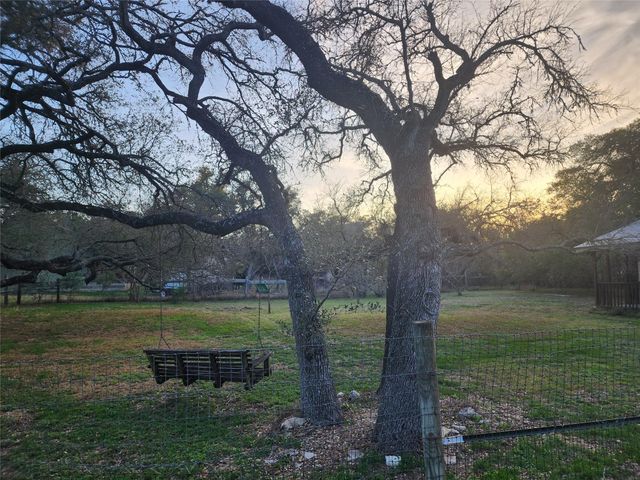 200 Little Barton DR, Dripping Springs, TX 78620