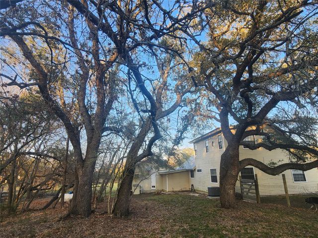 200 Little Barton DR, Dripping Springs, TX 78620