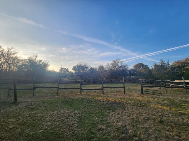 200 Little Barton DR, Dripping Springs, TX 78620