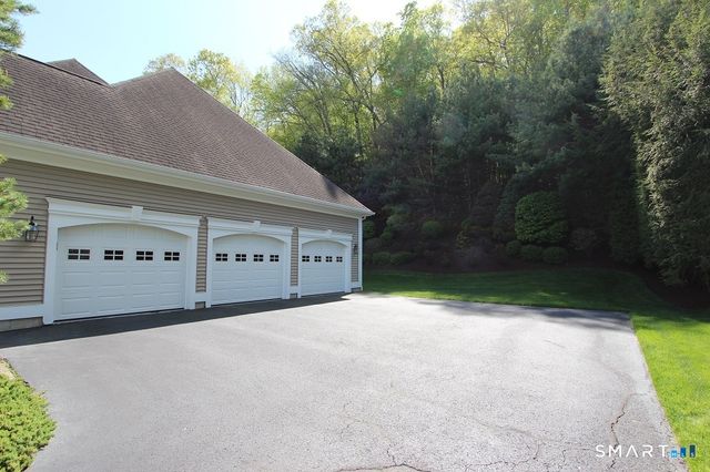 19 Devonshire Court, Avon, CT 06001