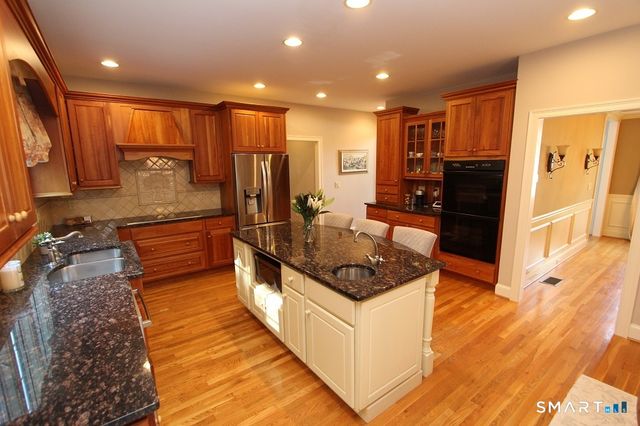 19 Devonshire Court, Avon, CT 06001