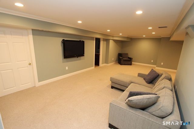19 Devonshire Court, Avon, CT 06001