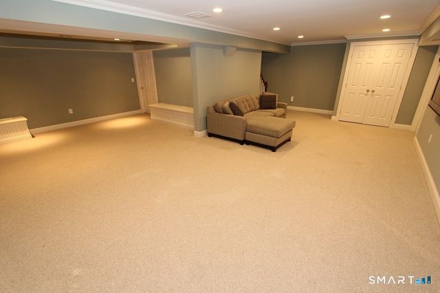 19 Devonshire Court, Avon, CT 06001