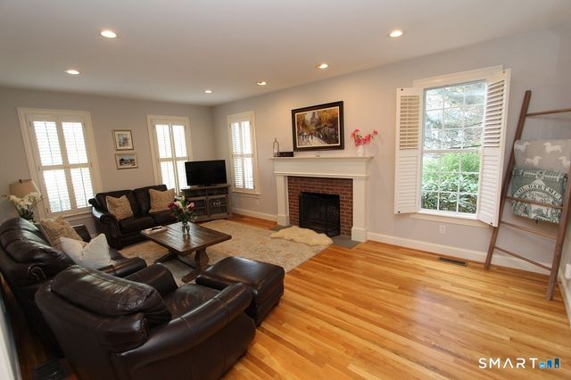 19 Devonshire Court, Avon, CT 06001