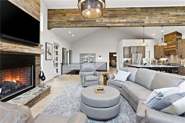 107 Cool Crk Trl, Blue Ridge, GA 30513