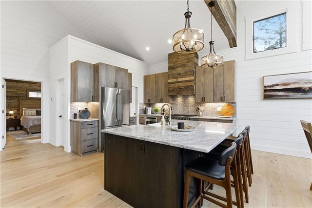 107 Cool Crk Trl, Blue Ridge, GA 30513