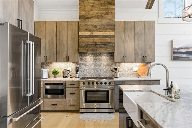 107 Cool Crk Trl, Blue Ridge, GA 30513