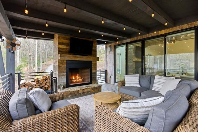 107 Cool Crk Trl, Blue Ridge, GA 30513