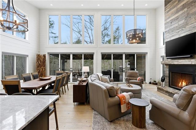 107 Cool Crk Trl, Blue Ridge, GA 30513