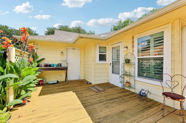 94 Louise ST, Elgin, TX 78621