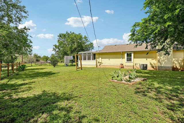 94 Louise ST, Elgin, TX 78621