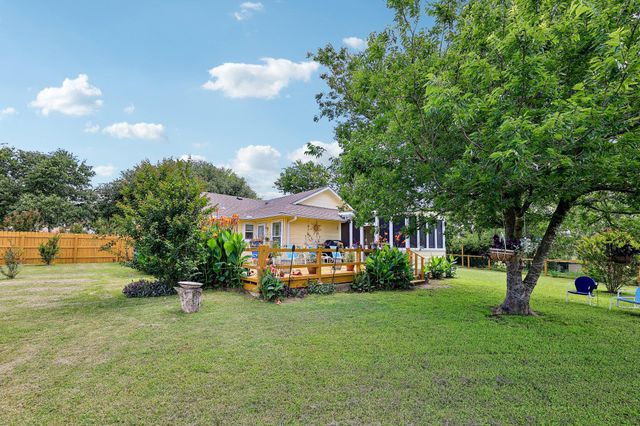 94 Louise ST, Elgin, TX 78621