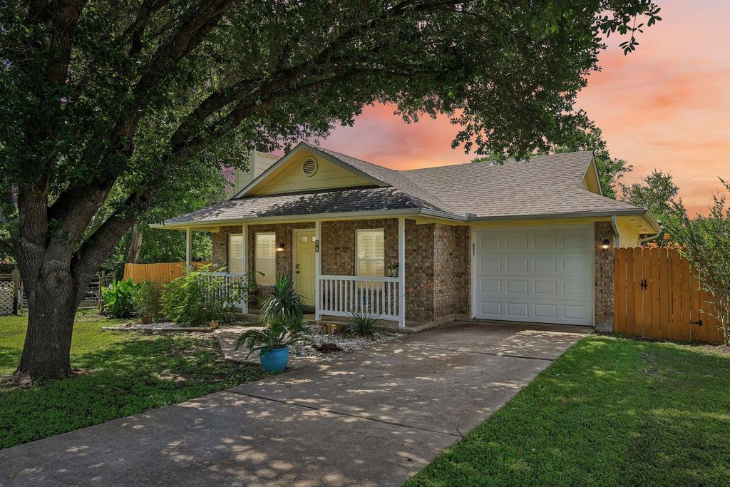 94 Louise ST, Elgin, TX 78621