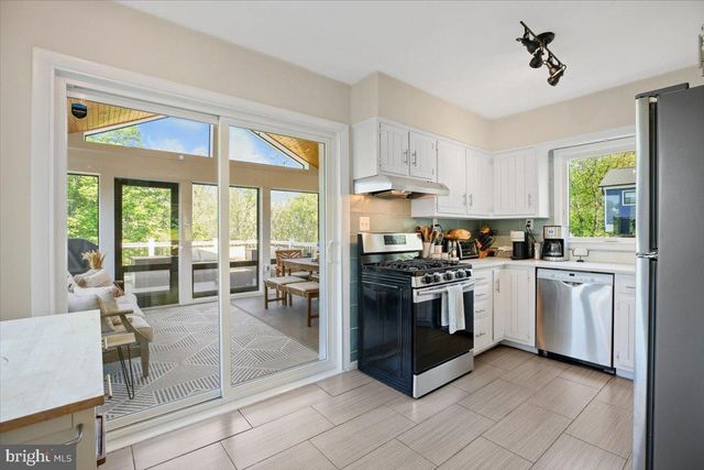 325 N MANCHESTER ST, Arlington, VA 22203