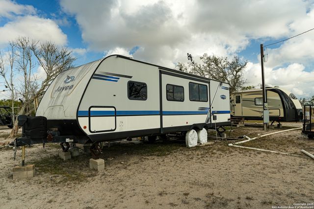 12937 FM 743, Kenedy, TX 78119