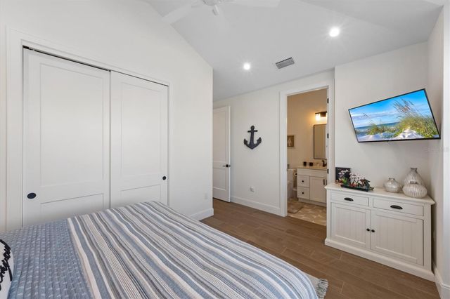 211 81ST STREET B, Holmes Beach, FL 34217