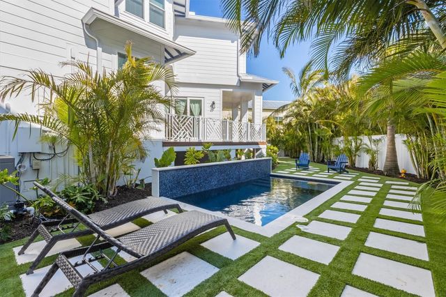 211 81ST STREET B, Holmes Beach, FL 34217