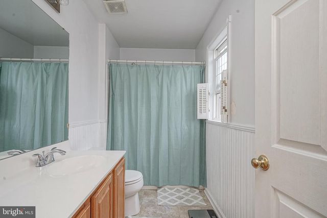 63 CHARLESTON DR, Sicklerville, NJ 08081