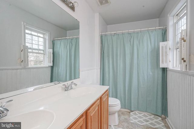 63 CHARLESTON DR, Sicklerville, NJ 08081