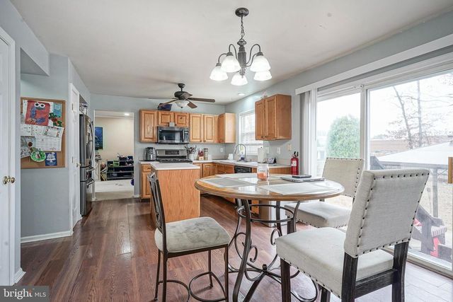 63 CHARLESTON DR, Sicklerville, NJ 08081