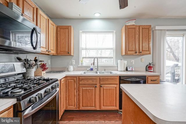 63 CHARLESTON DR, Sicklerville, NJ 08081