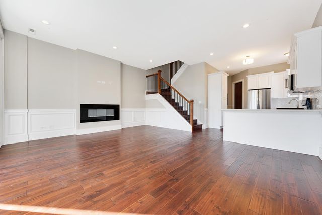 2518 W Division Avenue 1SE, Chicago, IL 60622