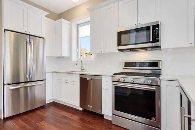 2518 W Division Avenue 1SE, Chicago, IL 60622