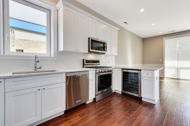 2518 W Division Avenue 1SE, Chicago, IL 60622