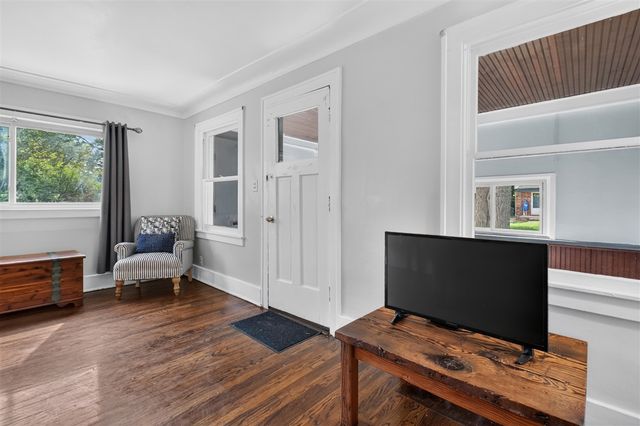 2022 Hampton Road, Grosse Pointe, MI 48236