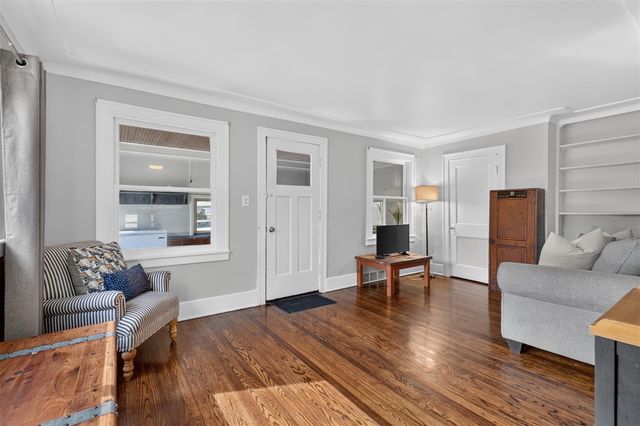 2022 Hampton Road, Grosse Pointe, MI 48236