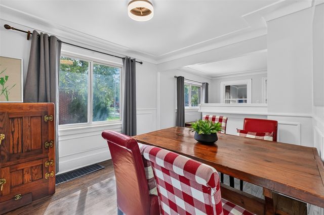 2022 Hampton Road, Grosse Pointe, MI 48236